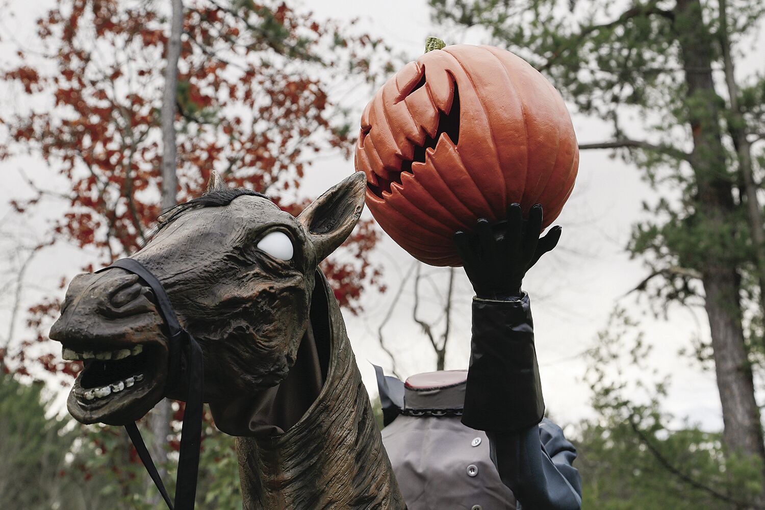 10-27-21 Spooky Decor headless horseman tight